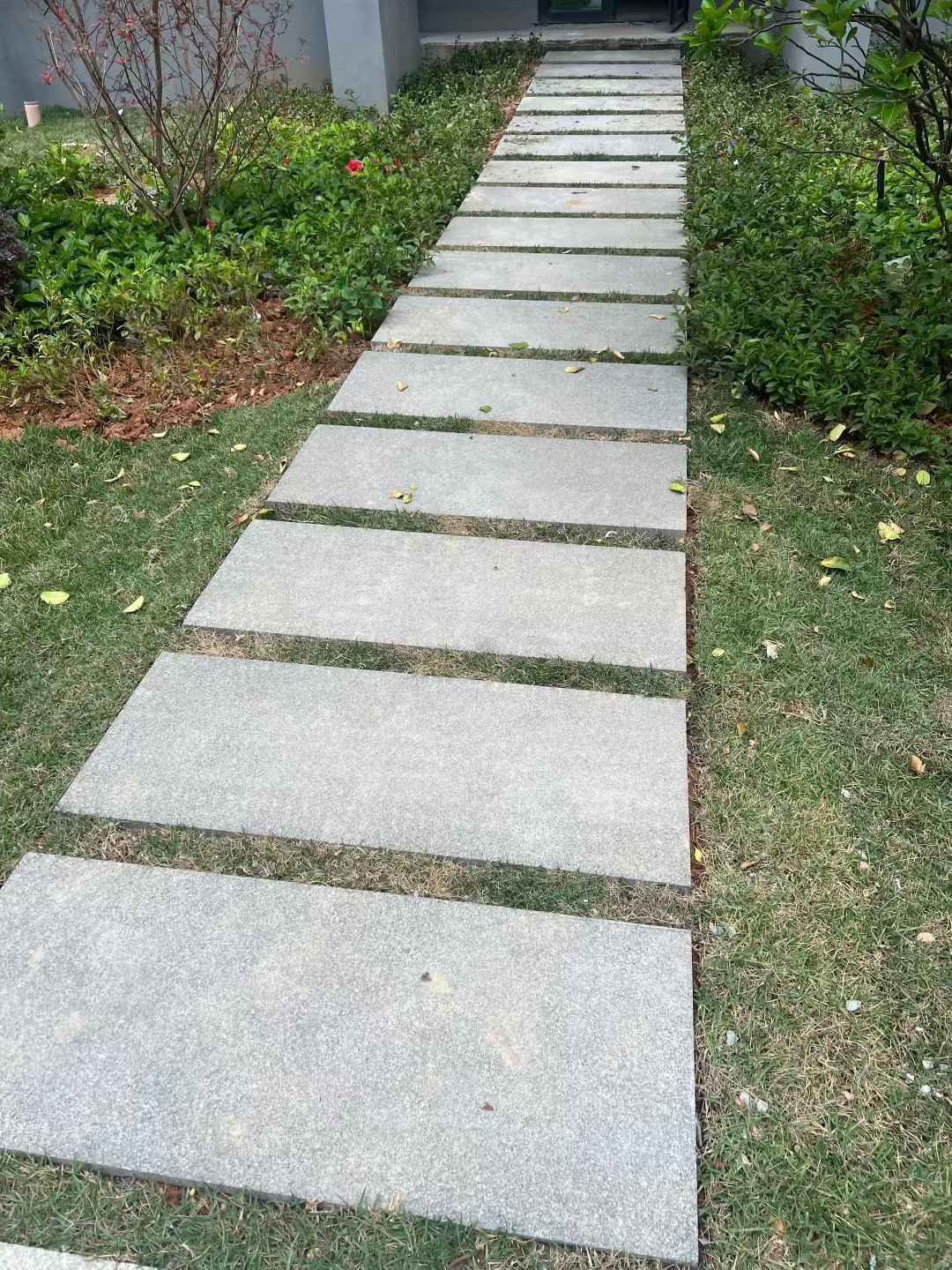 石嘴山 芝麻黑小区踏步、汀步石铺装效果