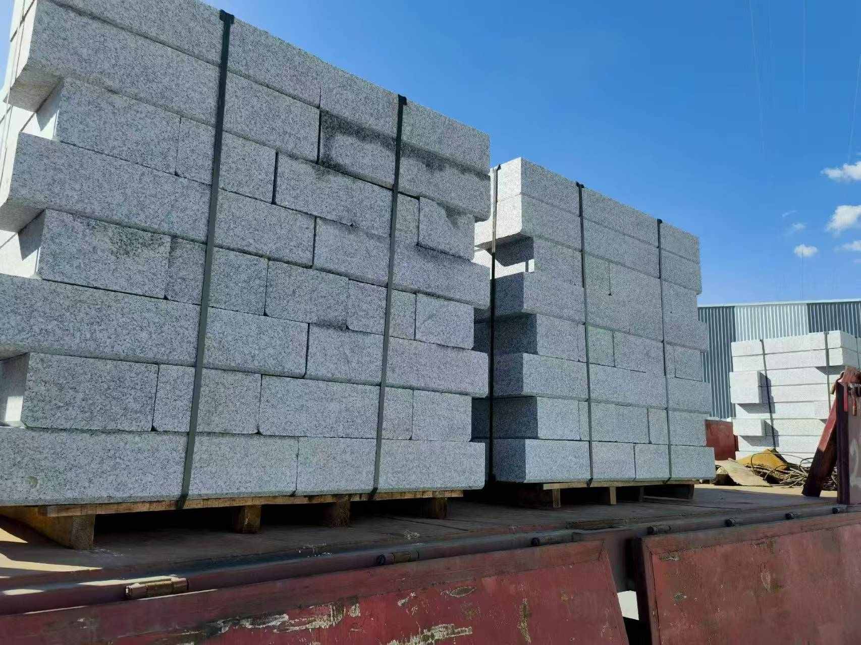 石嘴山 路沿石装车出货