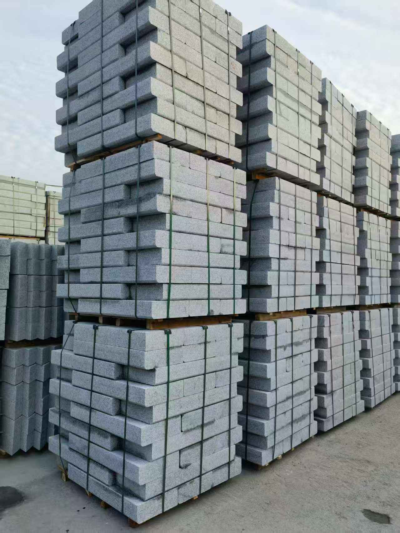 石嘴山 路沿石（路侧石），颜色一致，尺寸标准