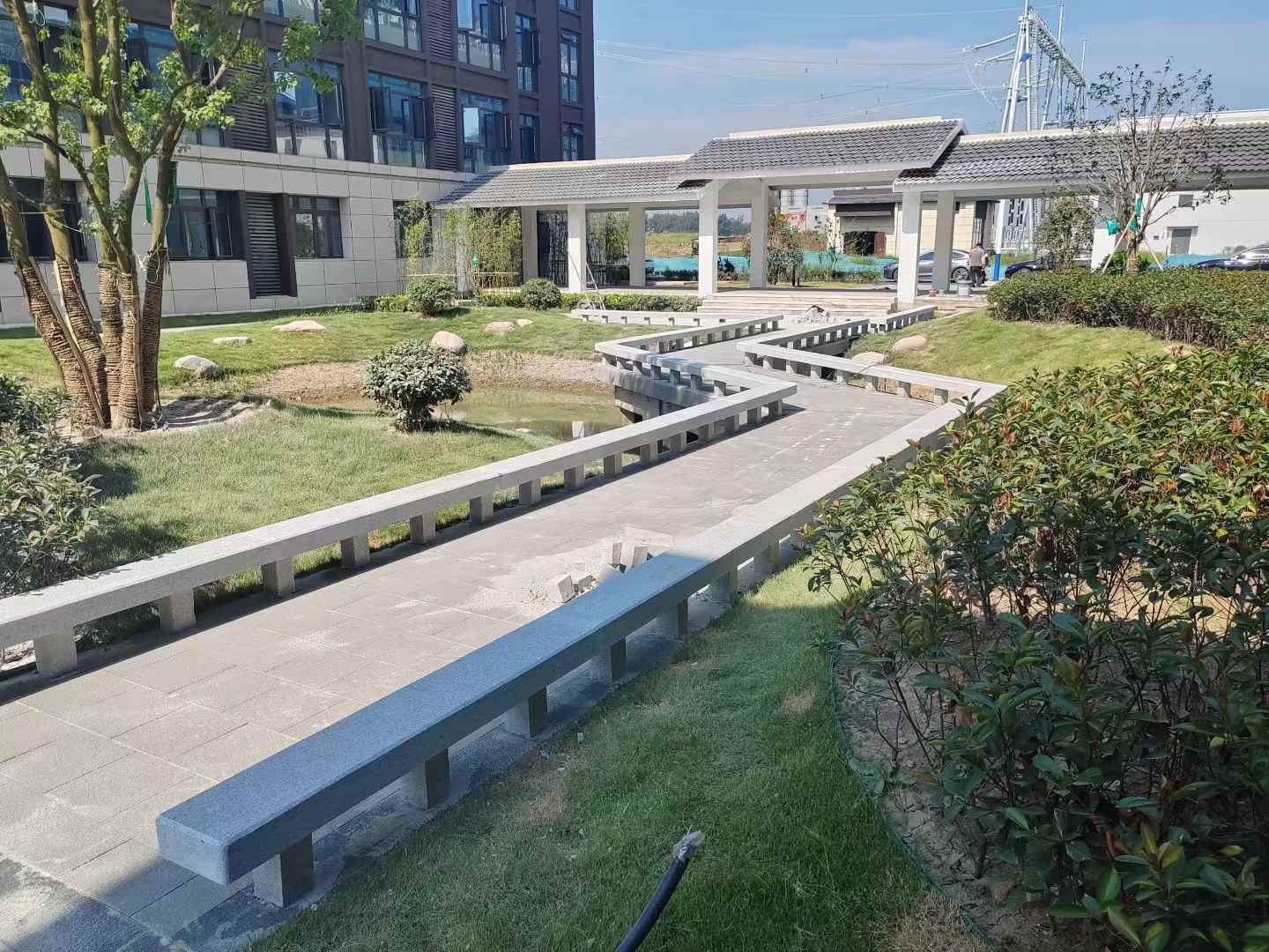 石嘴山 芝麻灰小区坐凳&栏杆安装效果