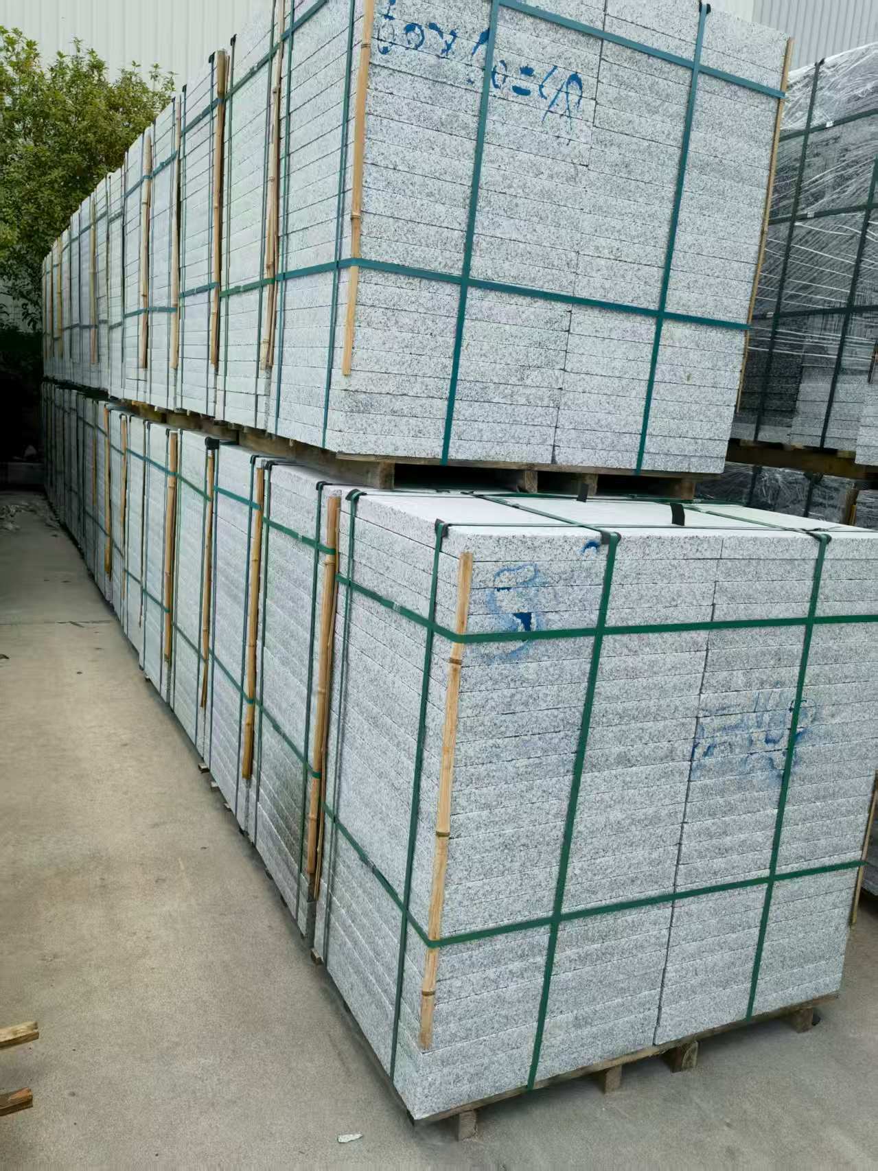 石嘴山 大花芙蓉白火烧成品，市政园林广场地铺石