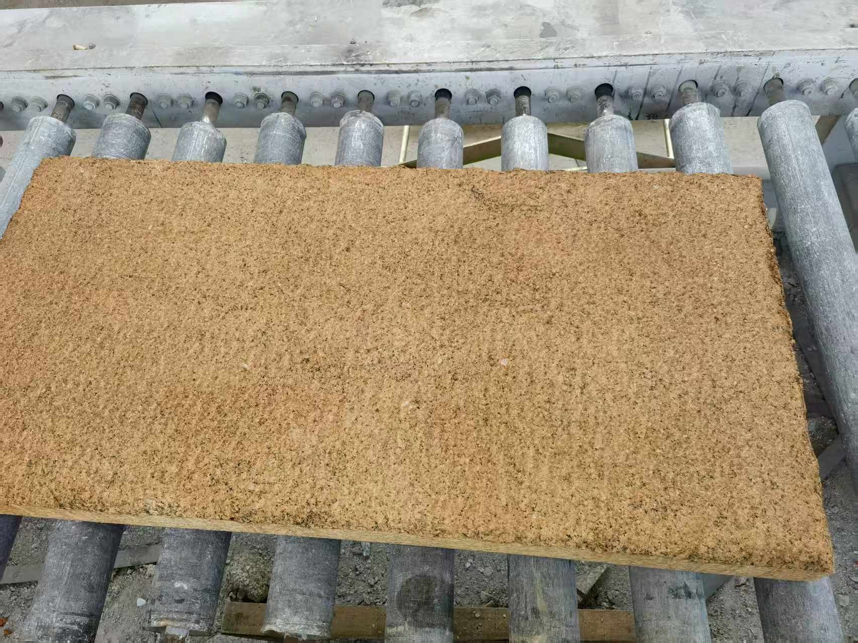 石嘴山 菠萝面老石板，做旧仿古石，流水线生产加工