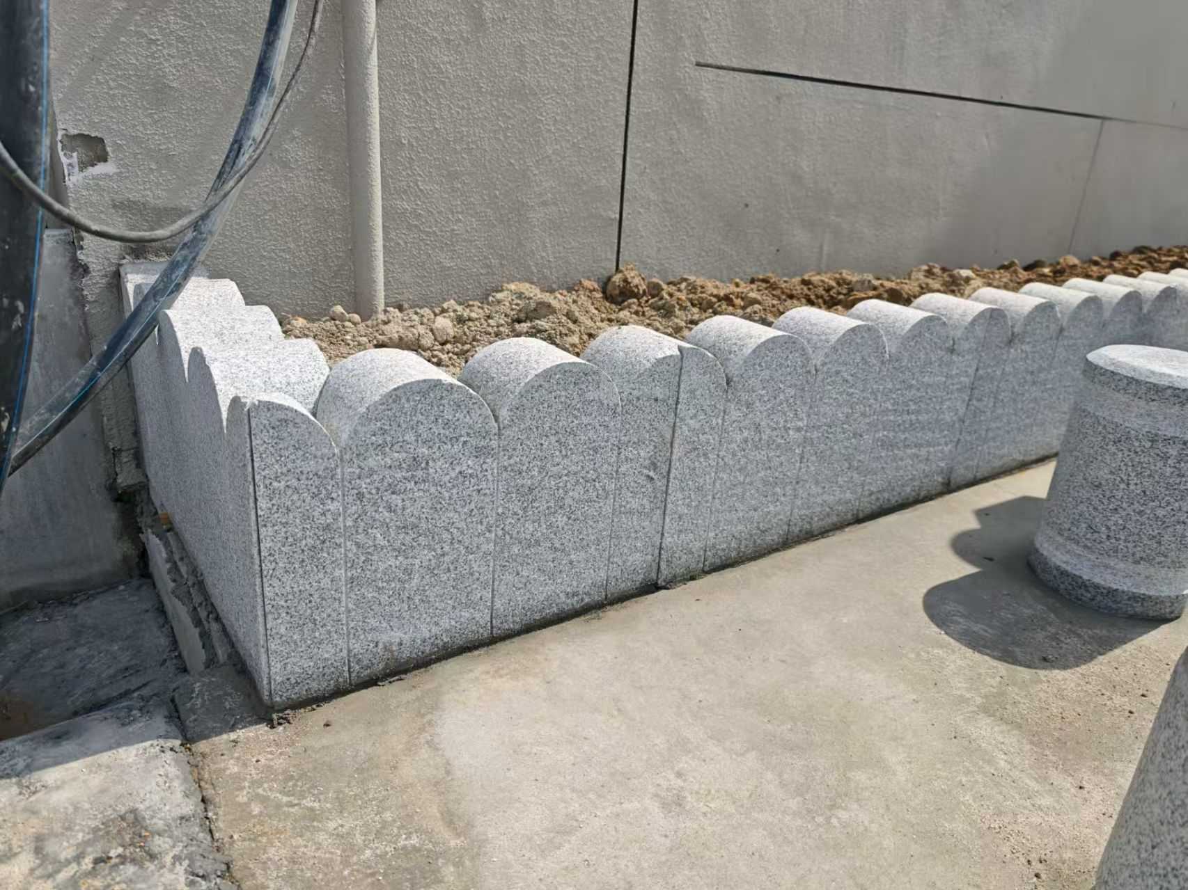 石嘴山 芝麻白花岗岩花边石铺装效果图