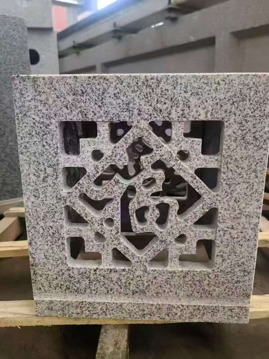 石嘴山 芝麻白花岗岩镂空雕花灯笼